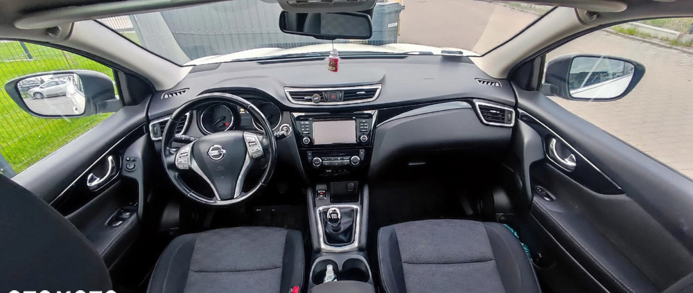 Nissan Qashqai cena 52900 przebieg: 125000, rok produkcji 2015 z Rzgów małe 37